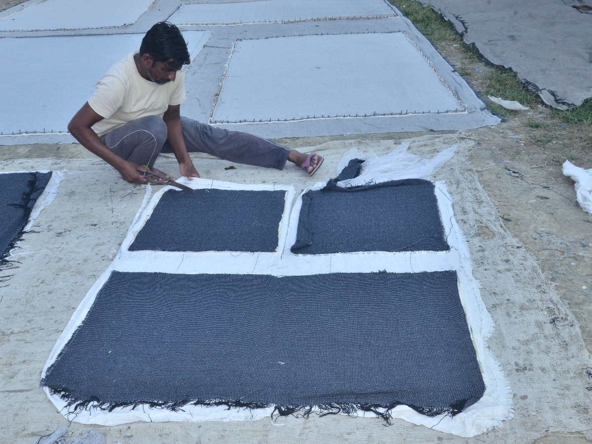 product get loomed off from dryed latexed process